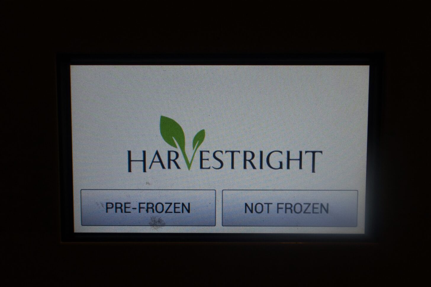 a simple lcd menu with two options - pre-frozen (left) and not frozen (right)