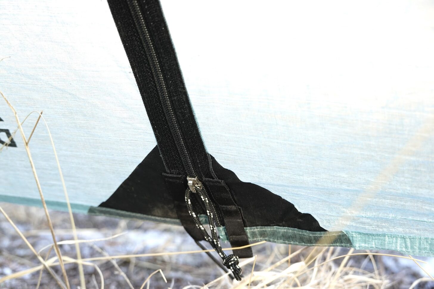 a close-up of the zipper on the outer fly of the Durston x-mid pro 2