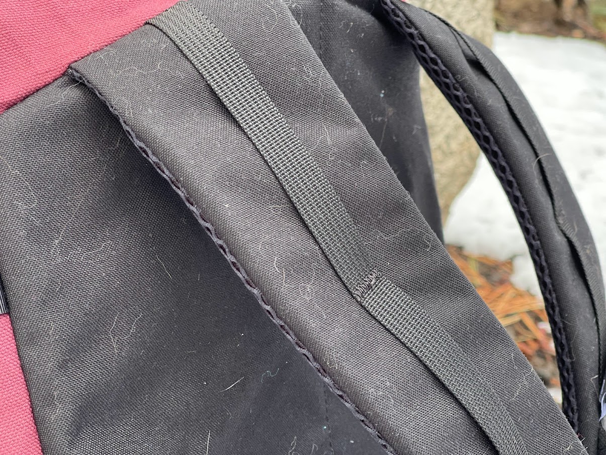 a close-up of the Atom Packs Nanu X25 shoulder straps.