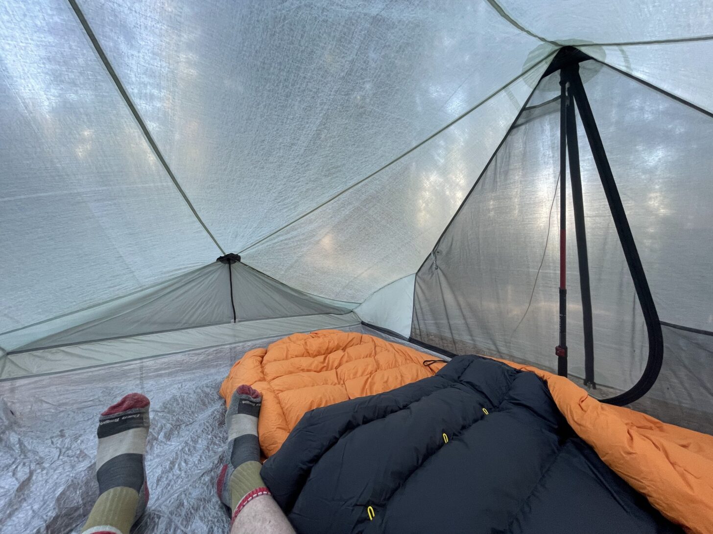 A shot of the inside of the of the Dipole 2, with feet and a sleeping pad also in the shot.