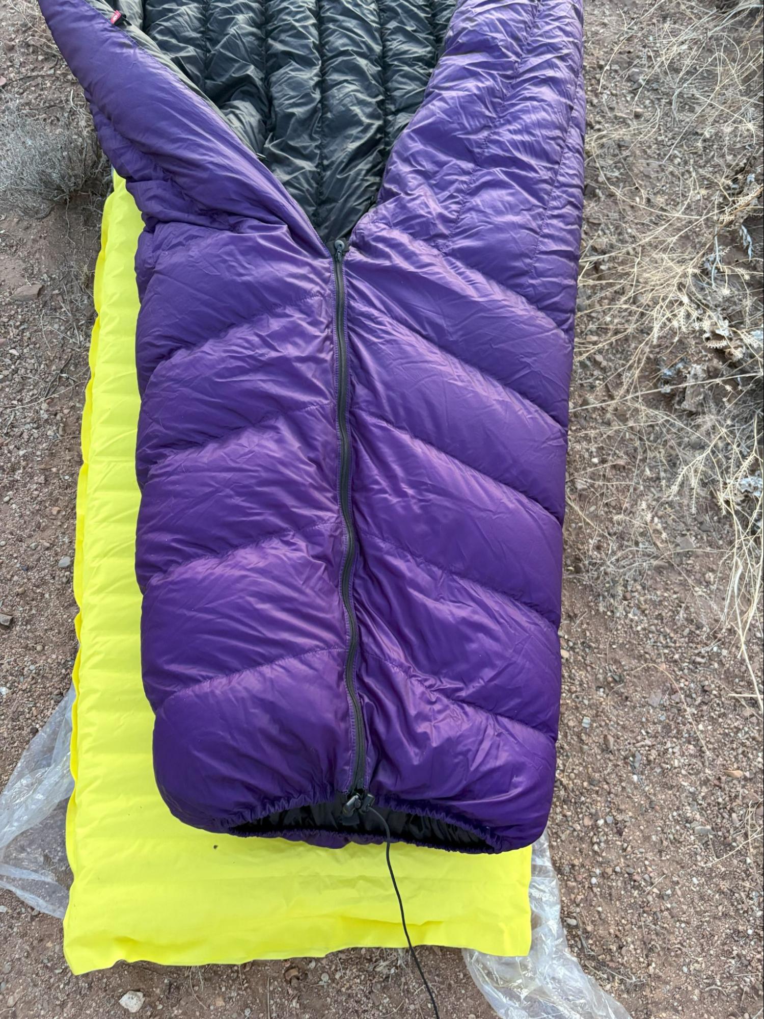 alphalight quilt zipper on ground